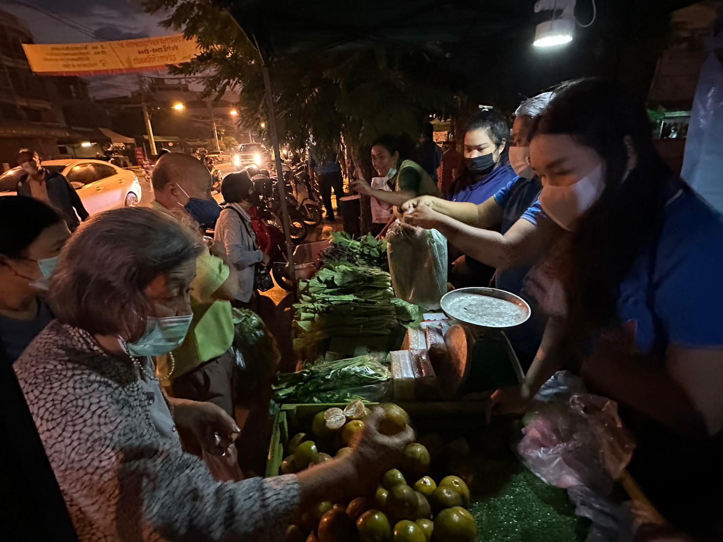 title - ส.ป.ก.สุโขทัย ร่วมใจส่งสุขปีใหม่ มอบให้ประชาชน